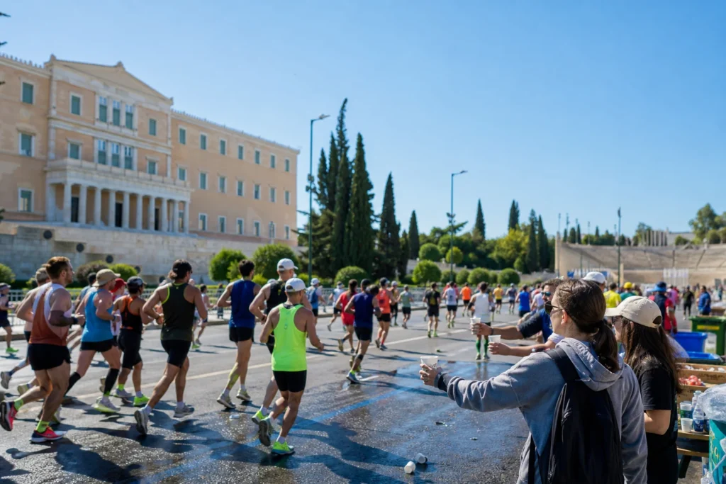 Athens Marathon 2026: jak dotrzeć na start i wrócić po mecie – Grecja